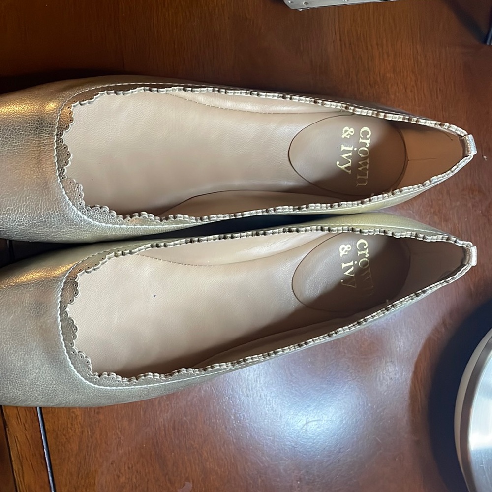 Crown and Ivy Flats Gold